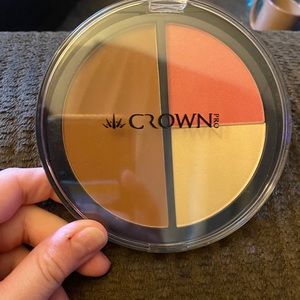 Crown makeup palettes